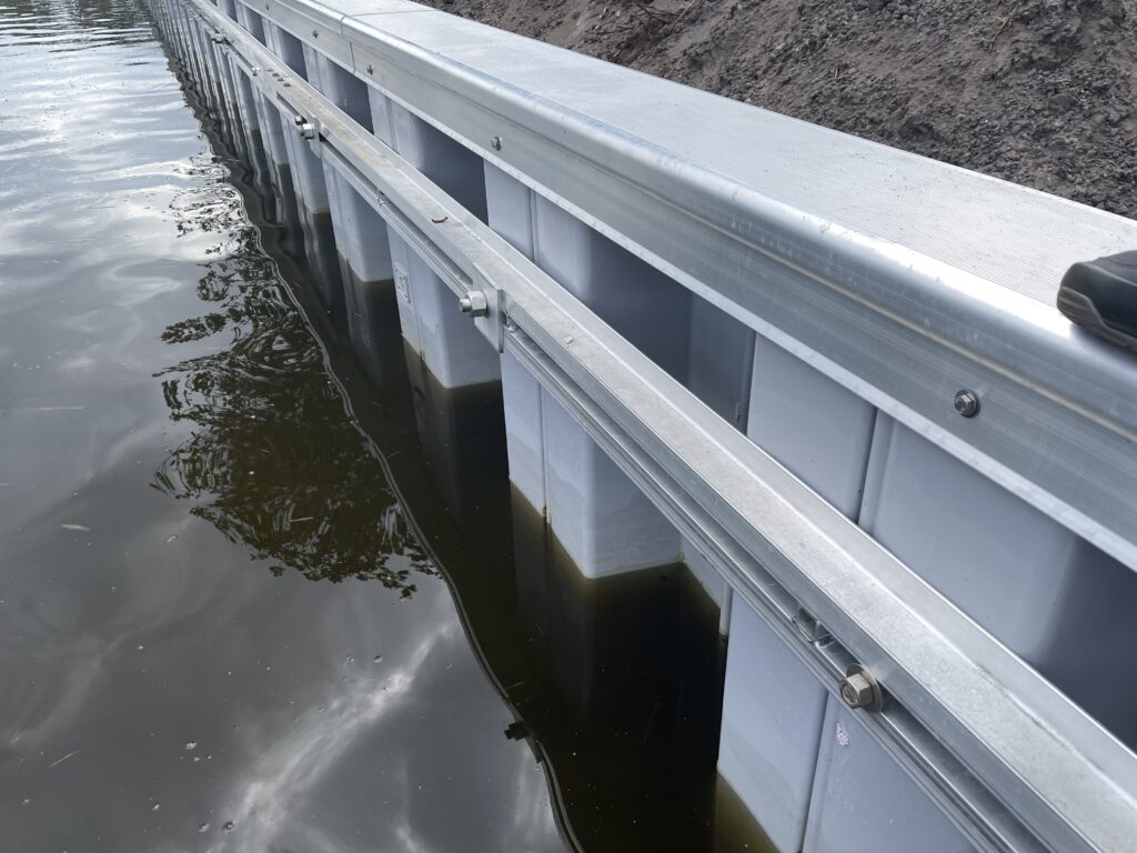 Vinyl seawall copy 4 Coast Seawall Dock and Boatlifts | Vinyl vs Concrete Seawall Construction and Why More People Are Starting to Use Vinyl.